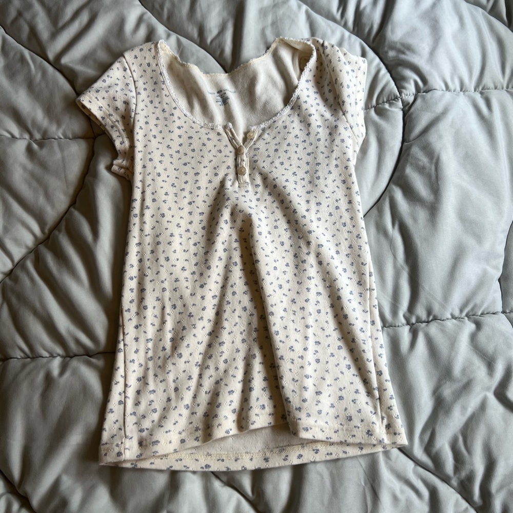 Brandy Melville baby tee